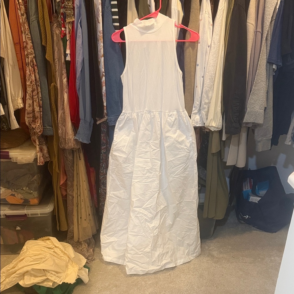 Elegant White Sleeveless Dress